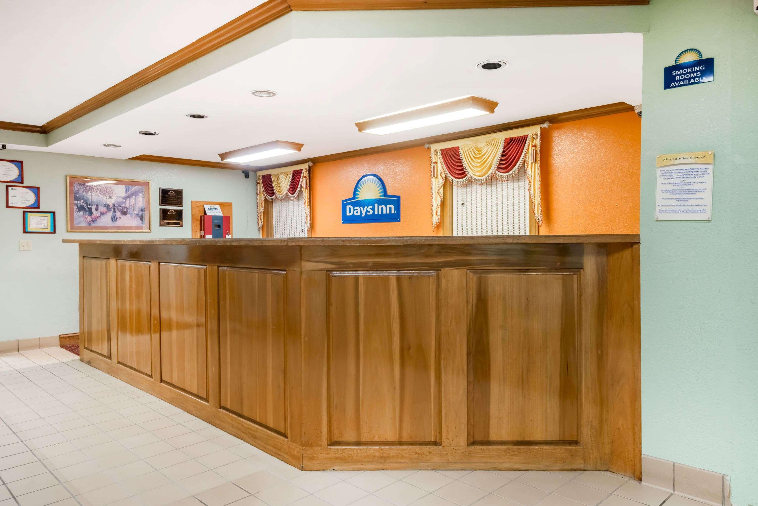 Days Inn By Wyndham Amherst Exterior foto