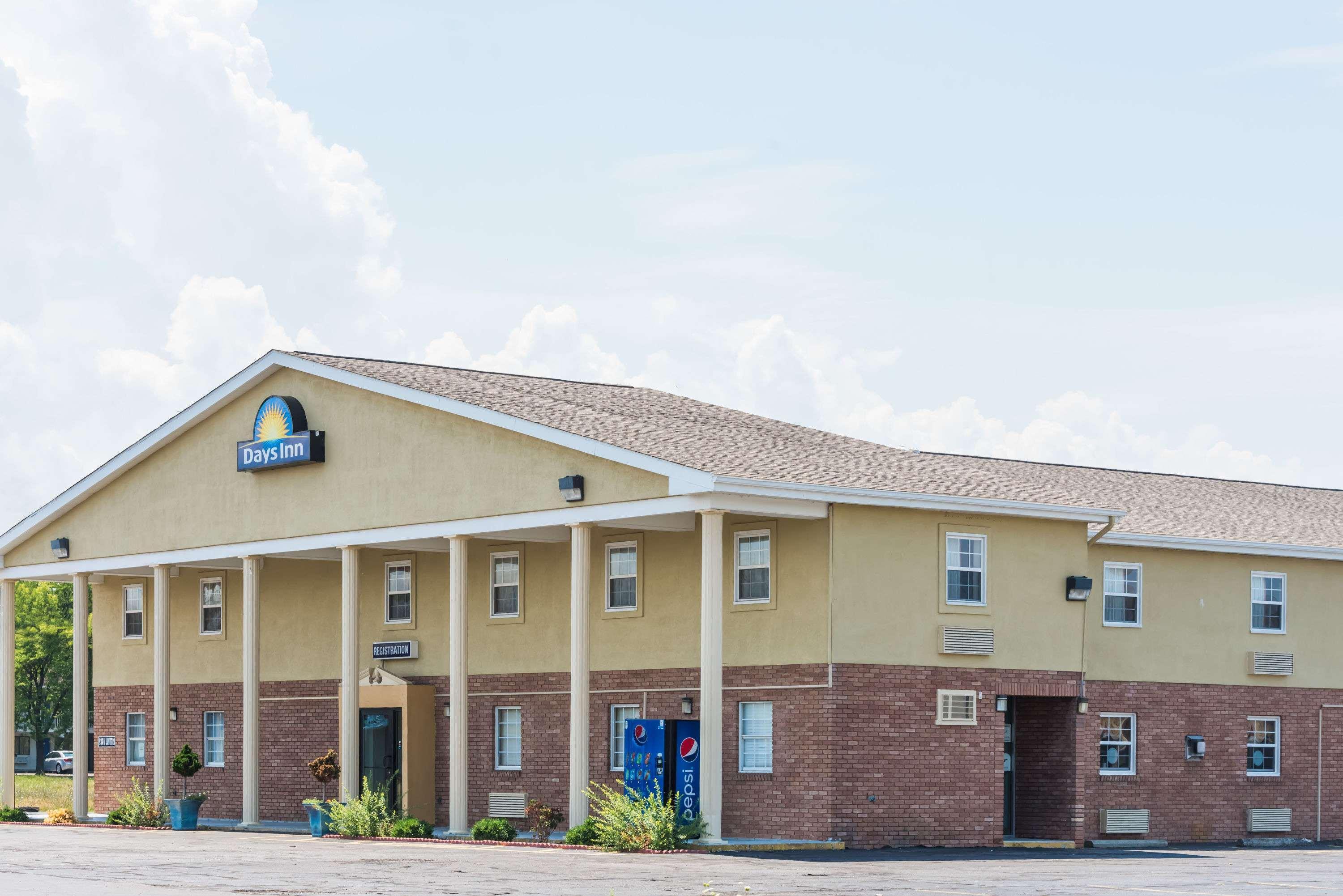 Days Inn By Wyndham Amherst Exterior foto