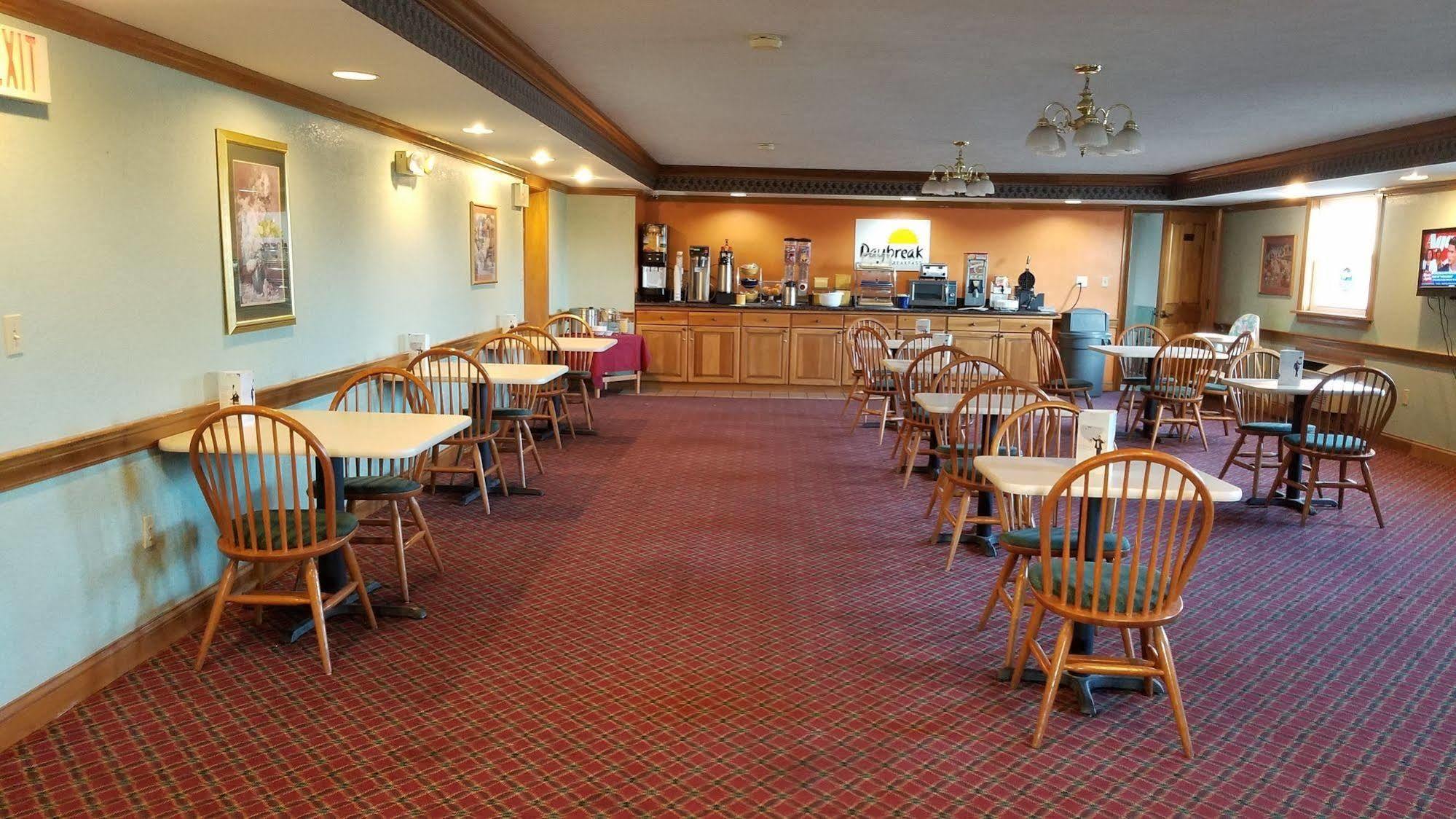 Days Inn By Wyndham Amherst Exterior foto